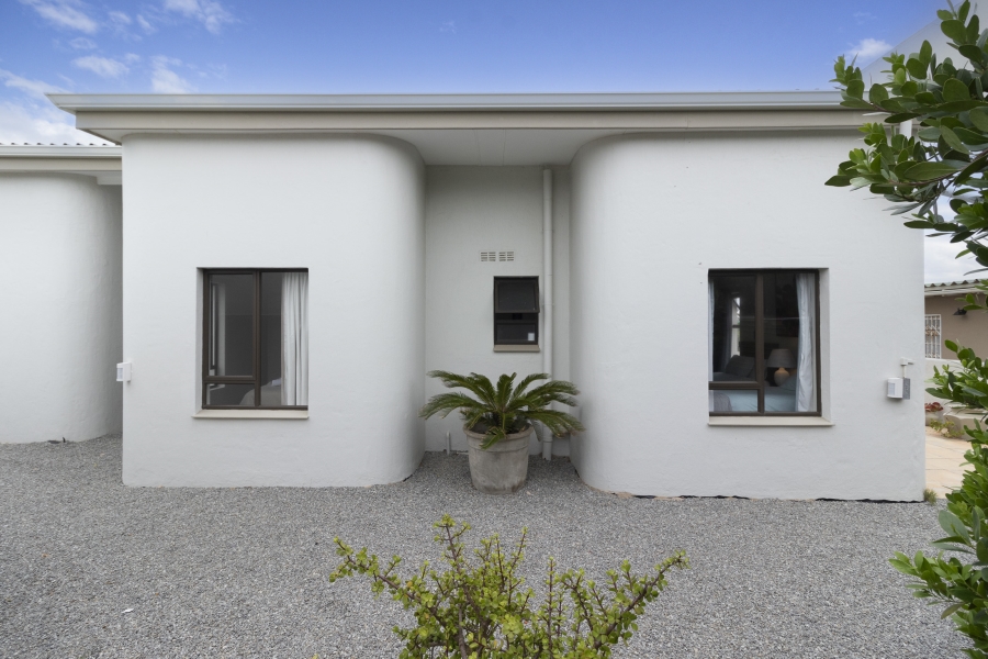 6 Bedroom Property for Sale in West Beach Eastern Cape